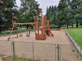 Komplexní oprava a doplnění dětského hřiště na ulici Absolonova (2021)