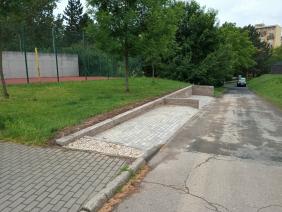 Kontejnerové stání na tříděný odpad na ul. Pastviny (2023)